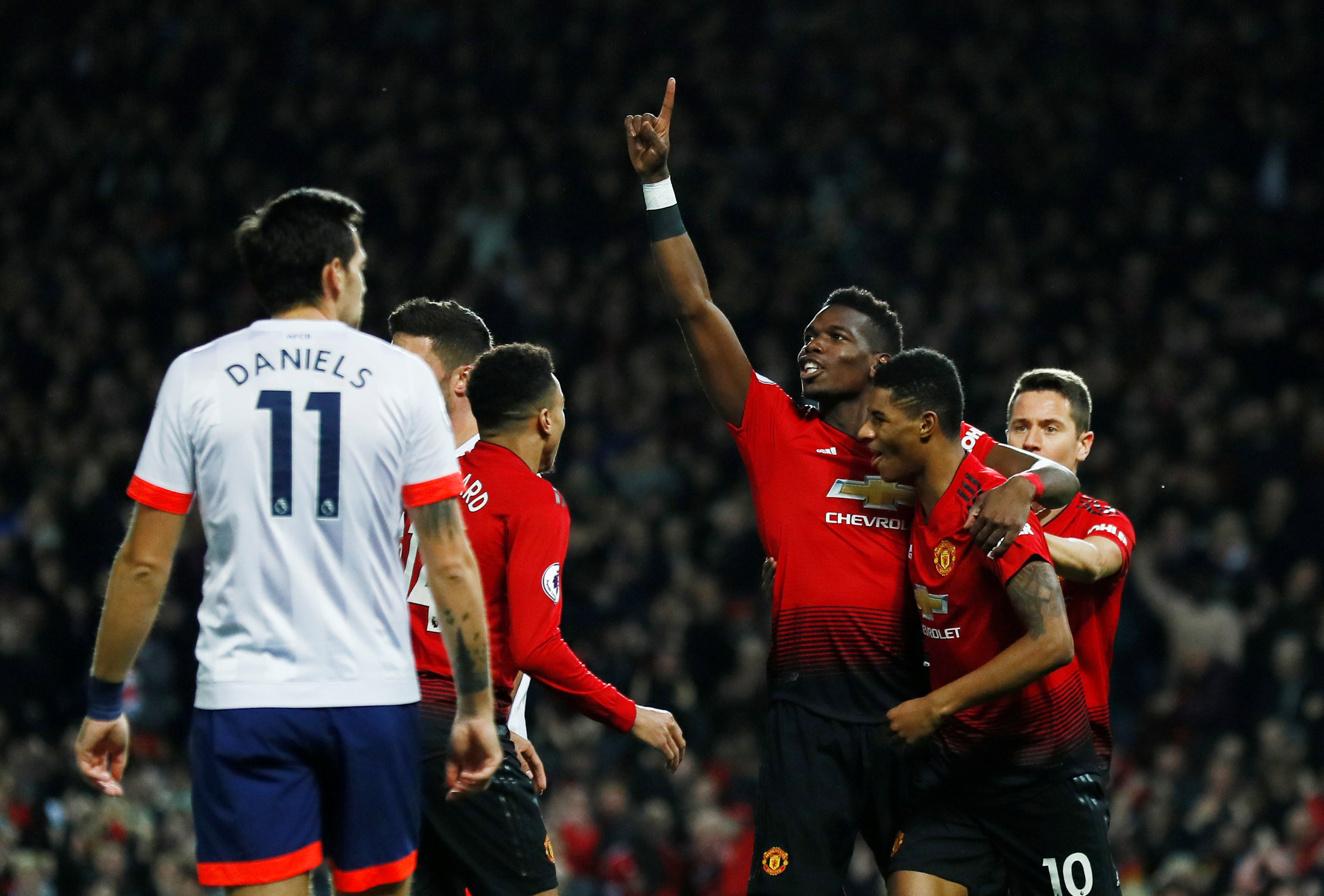 们对他在足 们对他在足